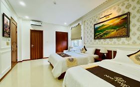 New Palace Hotel